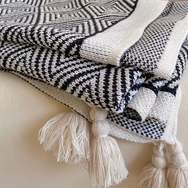 Preppy Style Black & White Geometric Throw Blanket Cozy All Season Polyester, Lightweight & Soft, Perfect For Couch Or Bed Decor, Cozy Home Accessory | Modern Home Decor | Soft