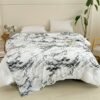 Marble Pattern Flannel Blanket | Contemporary Style, Polyester, Machine Washable, Suitable For All Seasons, Ideal For Bedroom And Living Room Decor